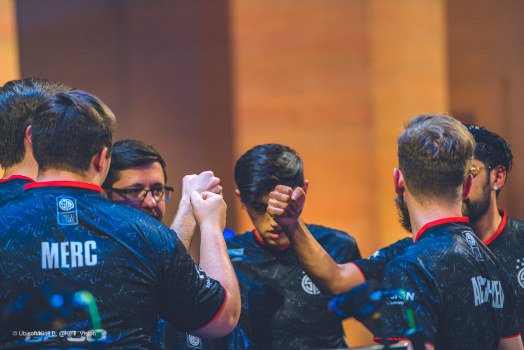 TSM players huddling together at Six Invitational 2021