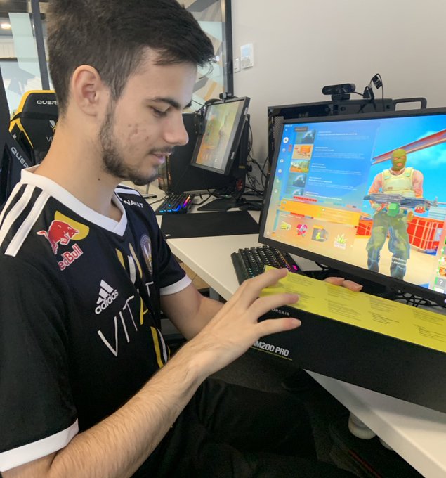 Misutaaa and Zywoo shine in Vitality’s 2-0 win over Virtus.Pro