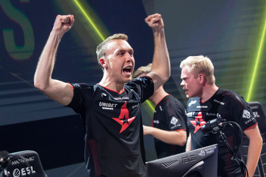 Astralis Outlast Virtus.Pro in IEM Cologne 2021 Quarter-Finals