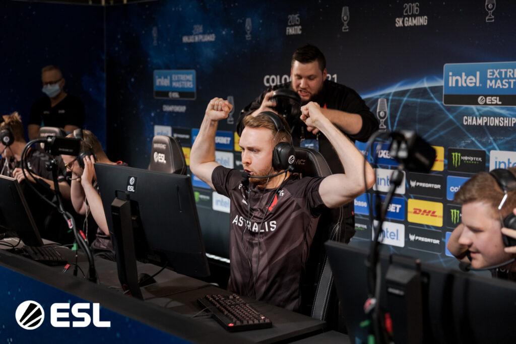 A refreshed Astralis shock Heroic; B1t outfrags S1mple and Zyw0o combined