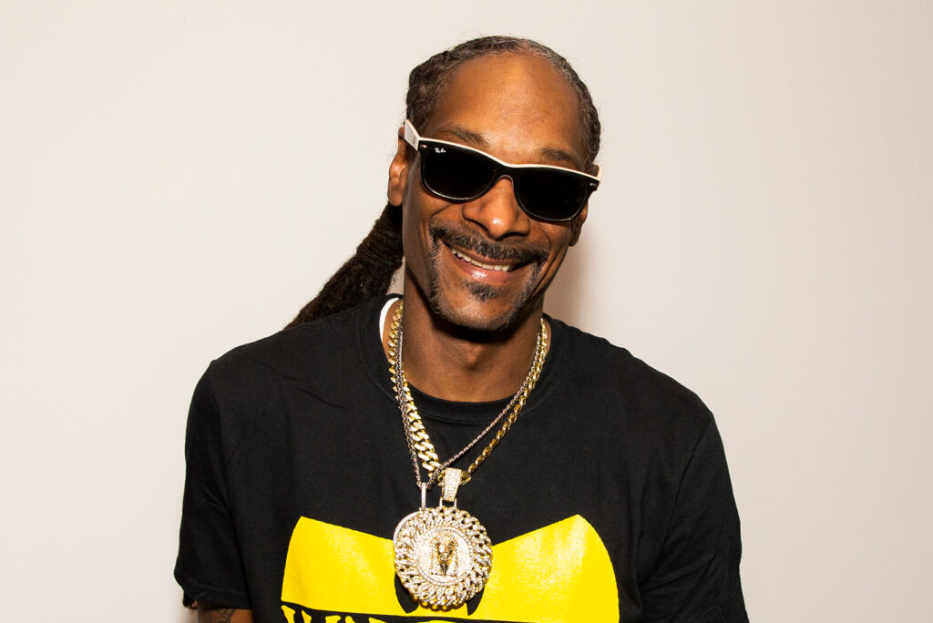 Snoop Dogg streams on Twitch completely muted, his chat couldn’t help