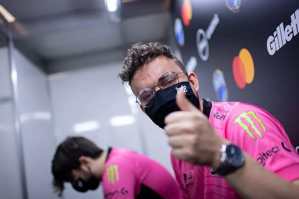 Na reta final do CBLOL, INTZ e Miners lutam pela última vaga dos playoffs