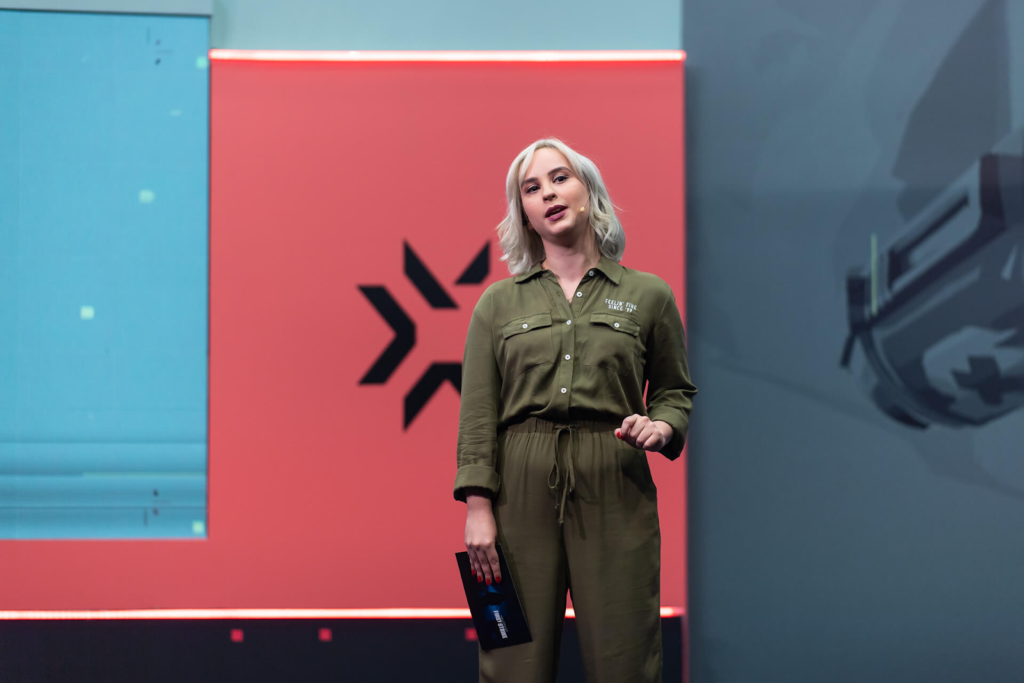 “Eu AMO o cenário de Valorant, com todo meu coração”, conta Letícia Motta