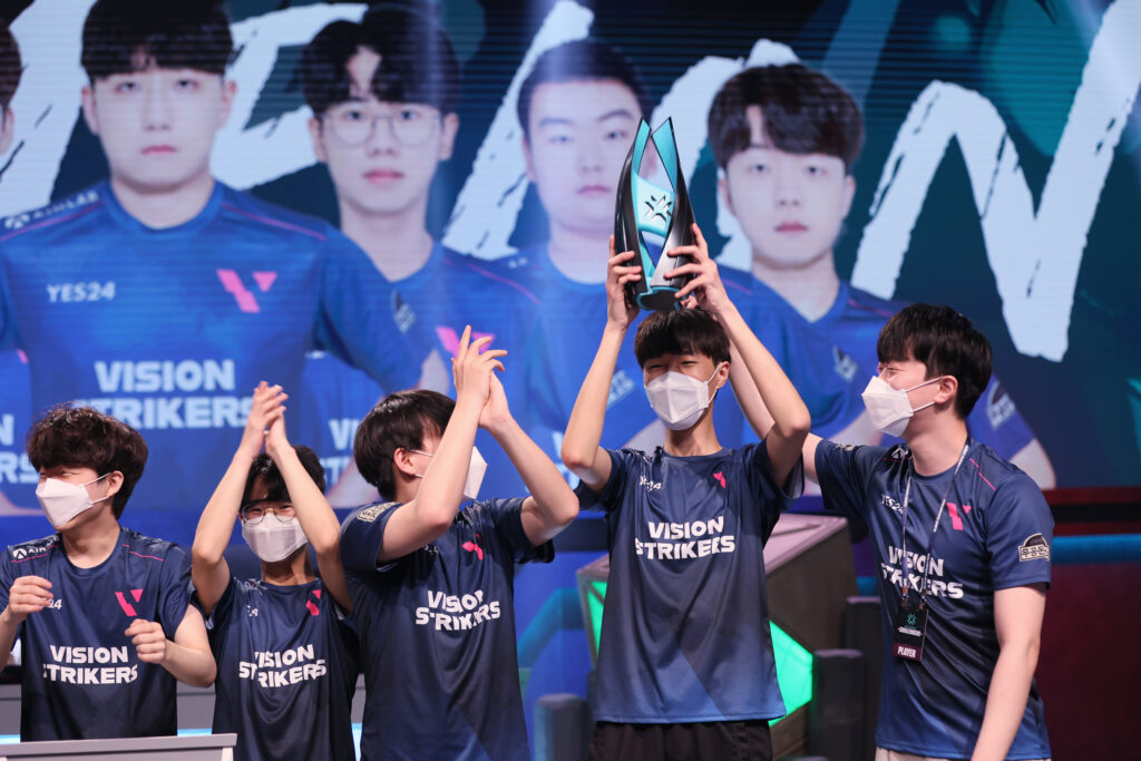 Vision Strikers Lakia: “Just because your name is the most prominent on a VALORANT roster, does not entitle you to the starting lineup”