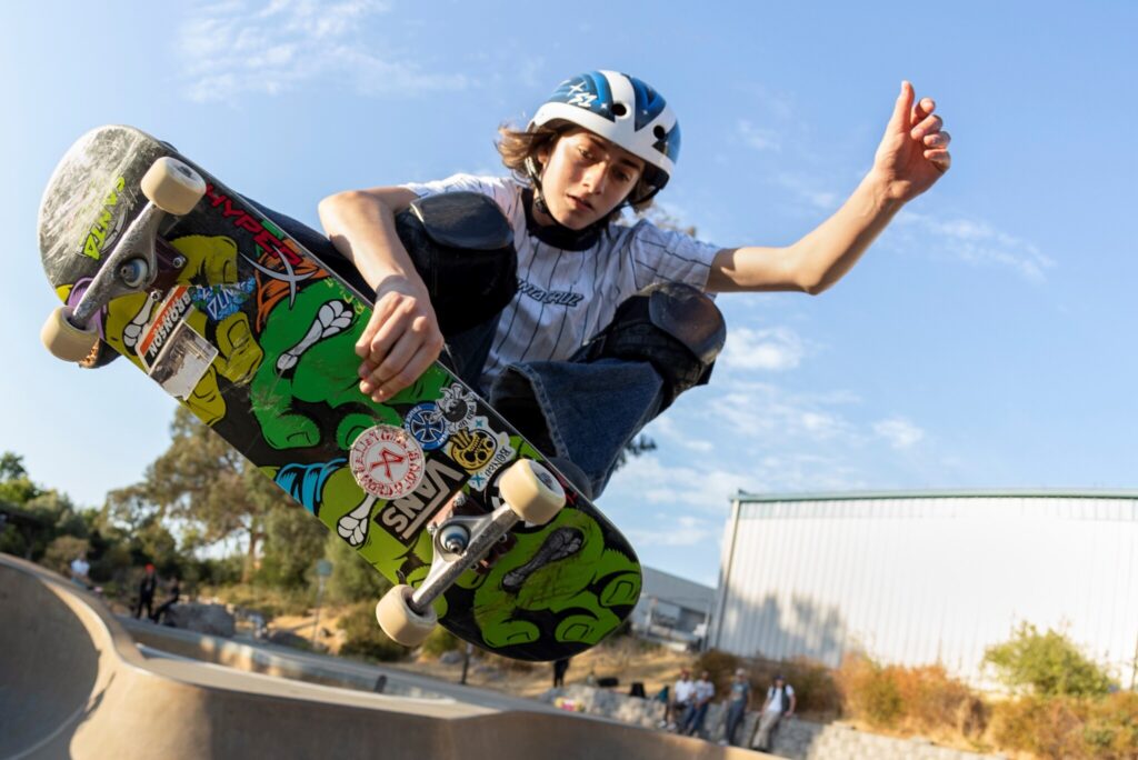 HyperX kooperiert mit Skateboard-Champion Minna Stess