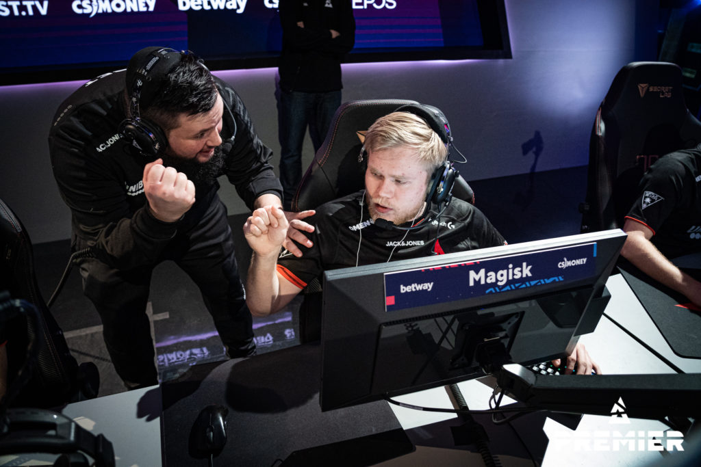An image of Magisk fist-bumping Zonic on LAN. 