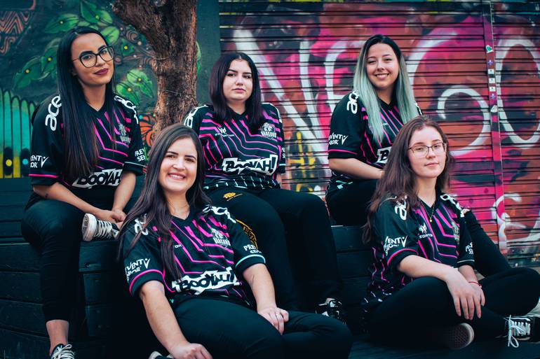 Black Dragons anuncia contratação de julih, nani e annaEX