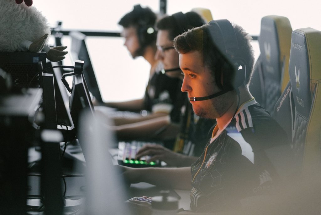 Zywoo and Team Vitality on their computers. The team finished 2nd at ESL Pro League Season 14. 