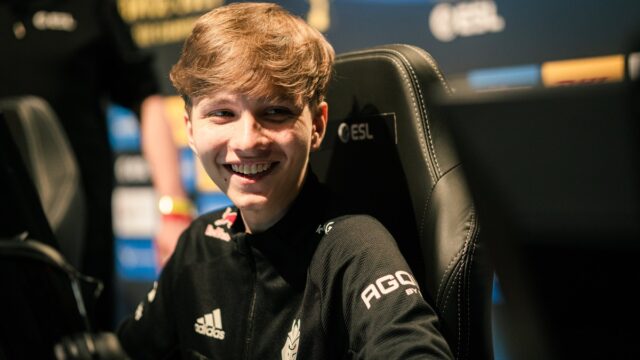 mONESY CS: GO Crosshair and viewmodel settings