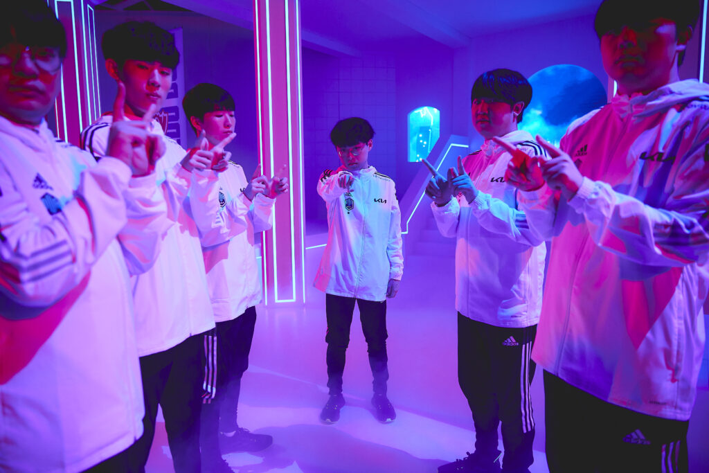 DWG.KIA gewinnt gegen MAD Lions bei den LoL-Worlds 2021