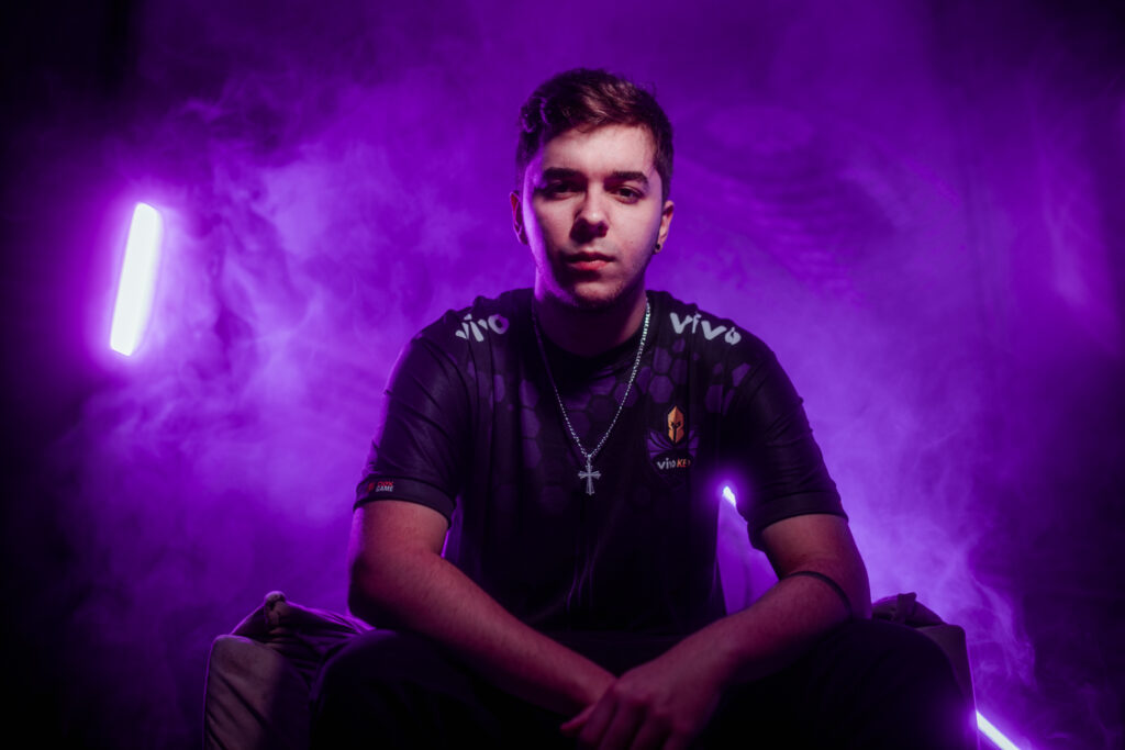 Der Superstar mwzera schließt sich Vivo Keyd an