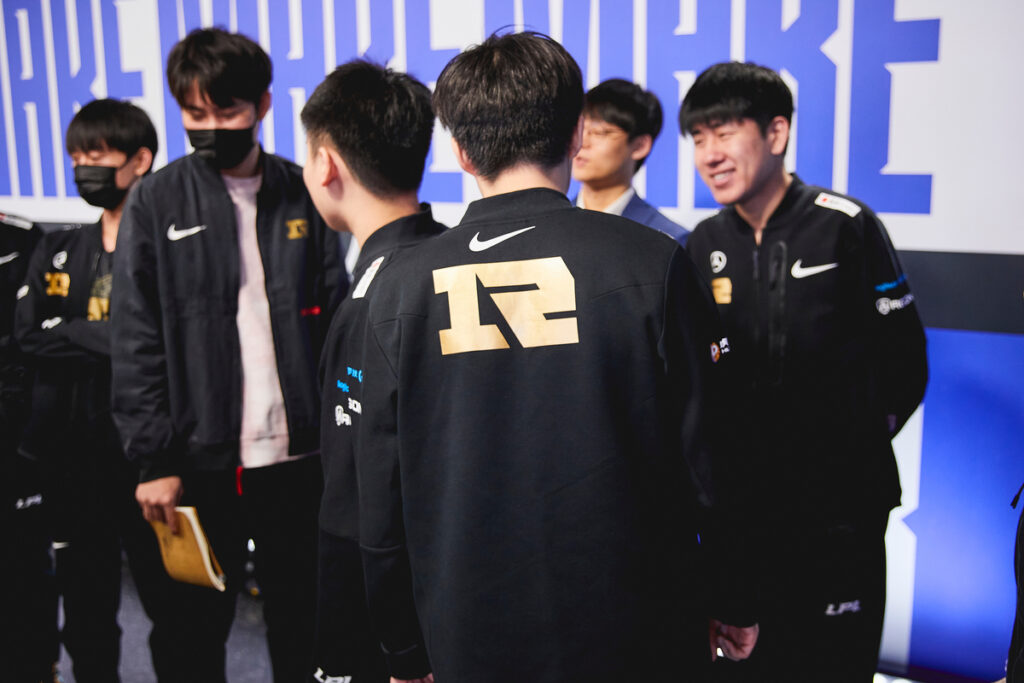 Worlds 2021: RNG, EDG e DWG KIA se mantém invictas
