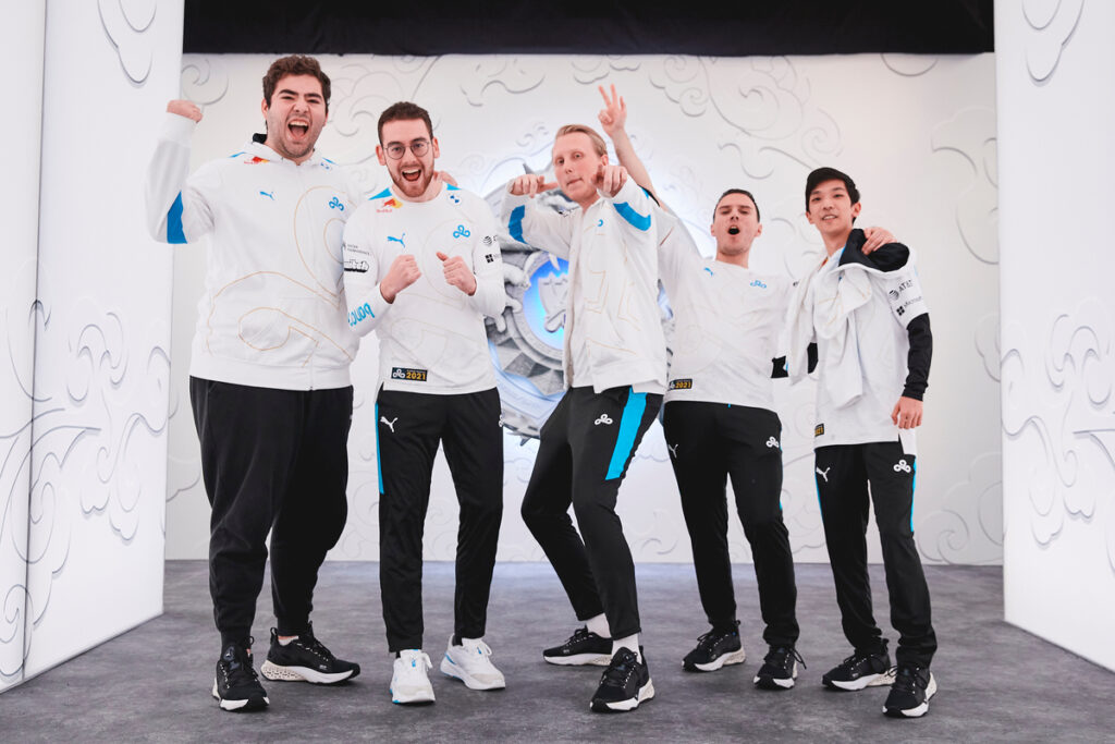 Worlds 2021: Cloud9 e DWG Kia se classificam aos playoffs