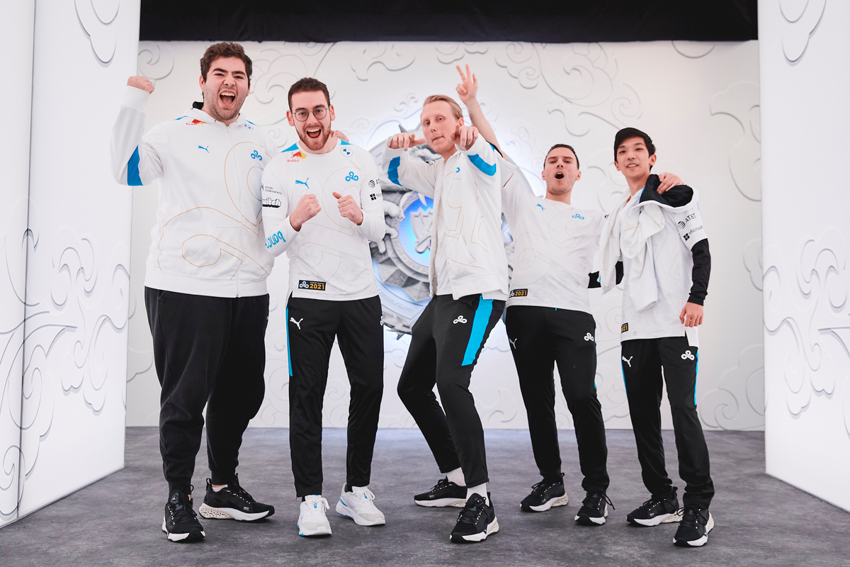Worlds 2021: Cloud9 e DWG Kia se classificam aos playoffs