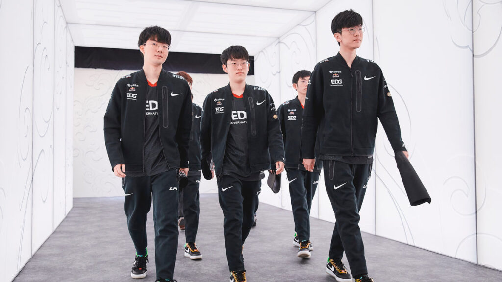 Worlds 2021: EDG e T1 avançam às quartas de final