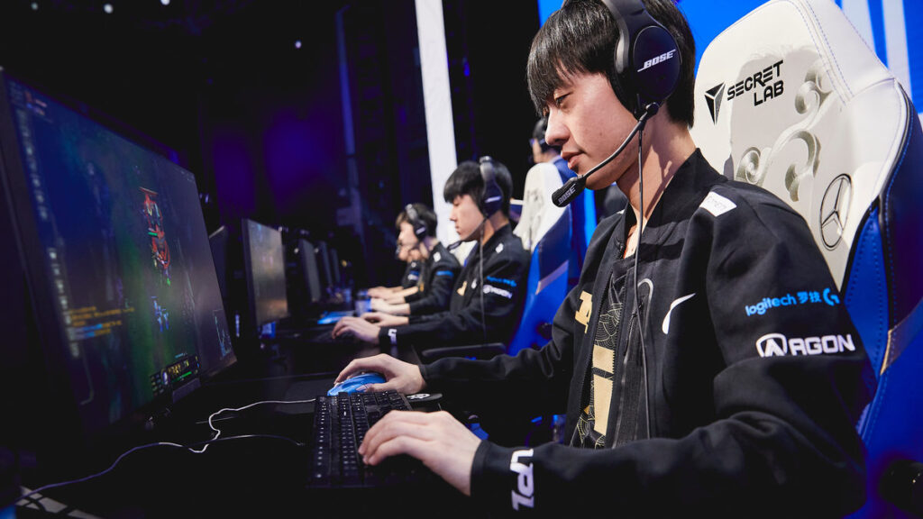 Worlds 2021: RNG e Hanwha Life se classificam às quartas