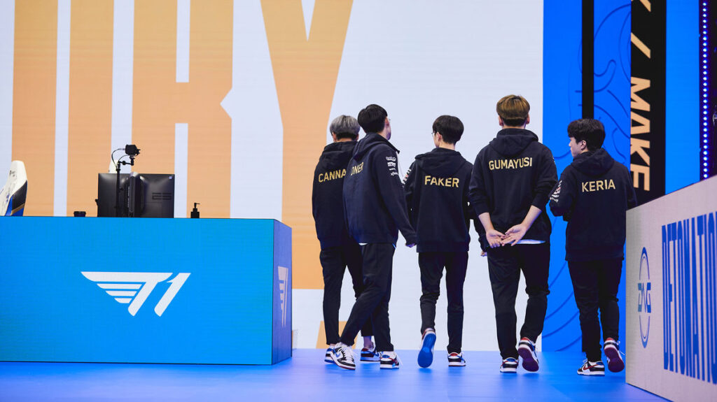 Worlds 2021: T1 de Faker estreia com vitória; DWG KIA bate FPX