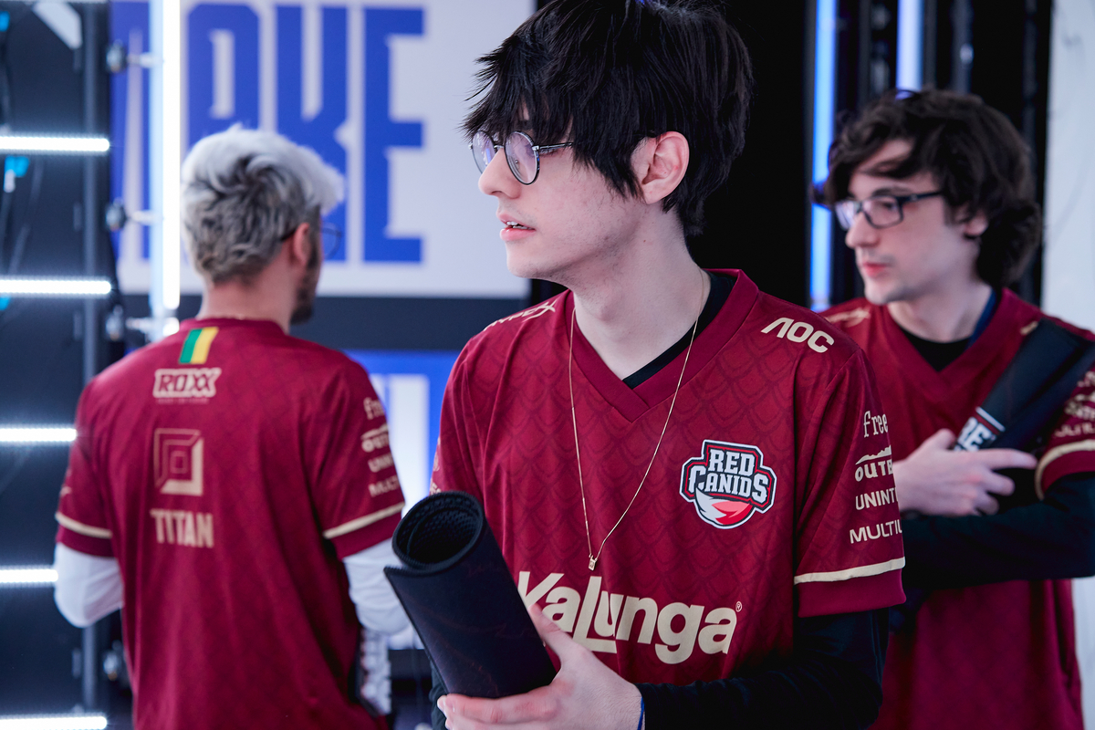 Worlds 2021: Red Canids sofre derrota para PEACE