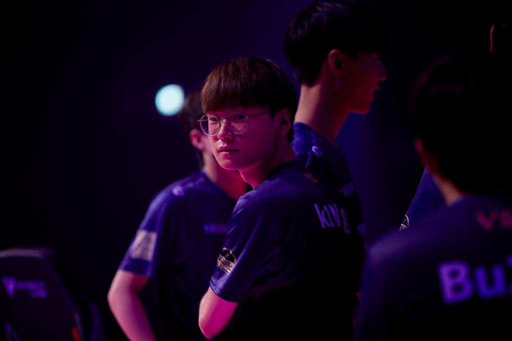 Vision Strikers has everything it needs. Strategy, aim and firepower. 