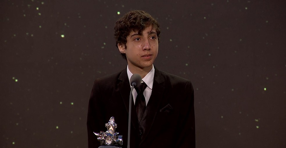 “Ainda não é definitiva”, diz Jean Mago sobre saída do competitivo