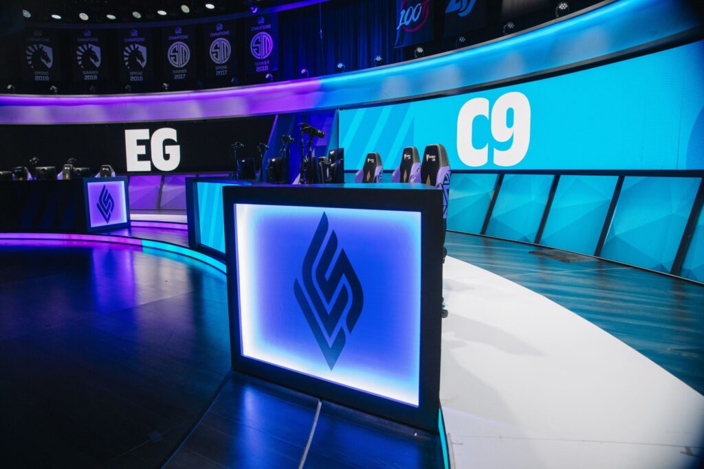 Two teams on top form Team Liquid and Evil Geniuses to face off in LCS Lock-In Finals