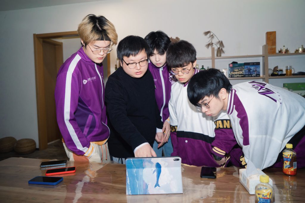 Nova esports in a huddle planning their next move at the PMGC 2021 tournament. 