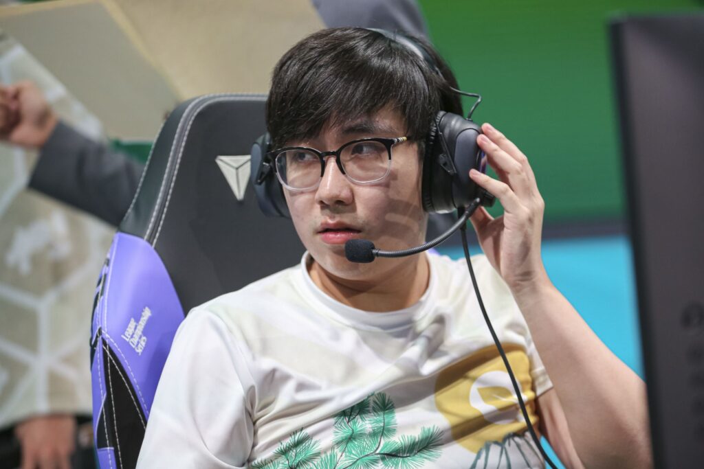 FLY Johnsun: “I was looking at the Riot Global Contract Database and saw Aphromoo’s contract was expiring”