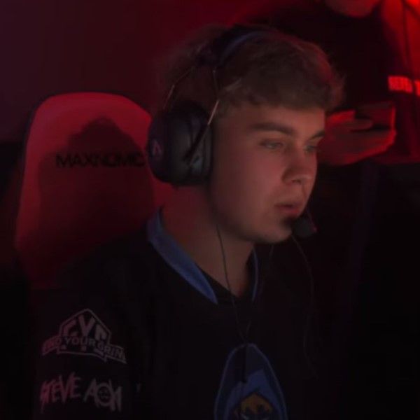 Sweetdreams, one of the best Apex Players around has donated $750 to the first two console players in the Pro League. 