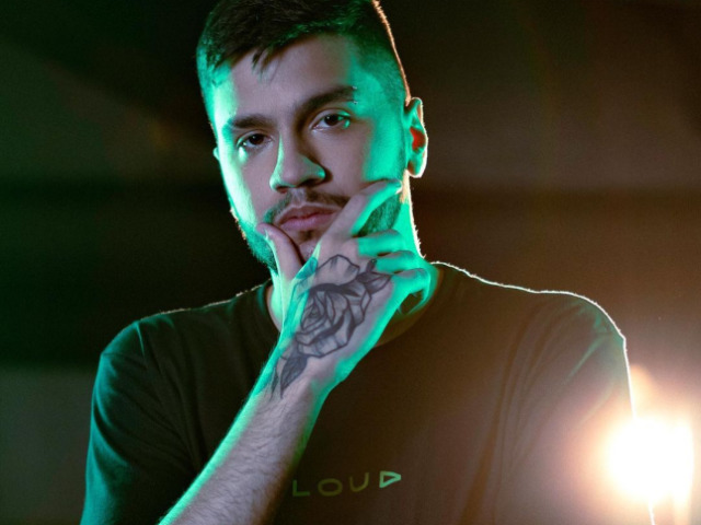 “Ser referência ou não, é só uma consequência”, afirma DudsTheBoy sobre sua carreira