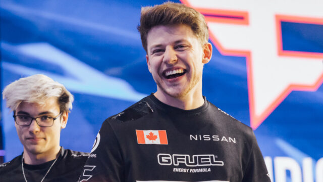 "JKS ainda é uma estrela e merece uma equipe", disse Jason Lake, da Complexity