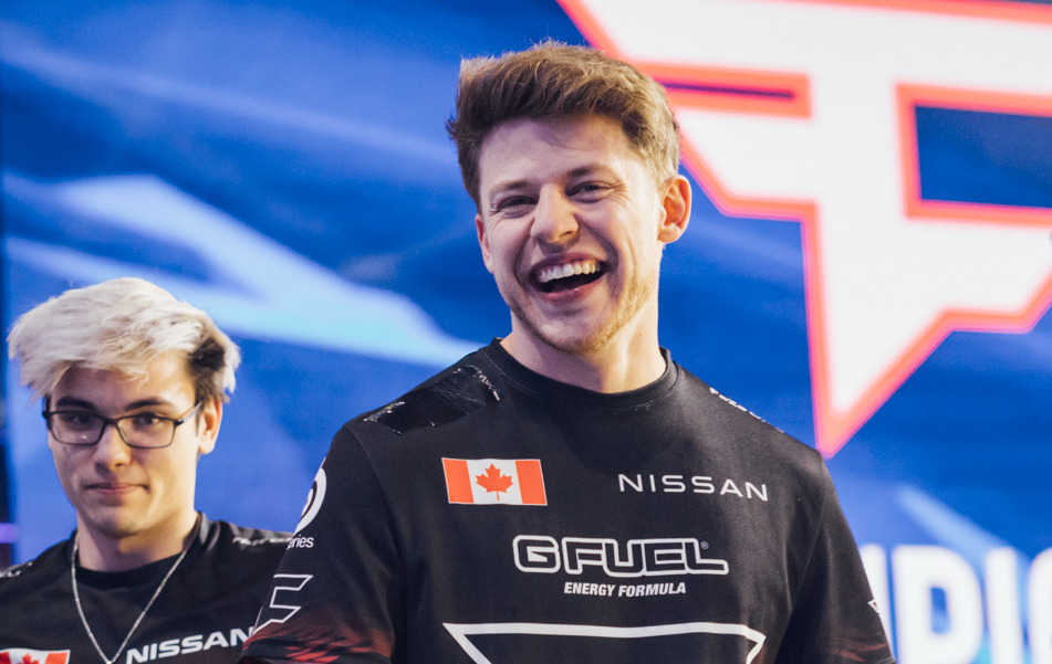 “JKS ainda é uma estrela e merece uma equipe”, disse Jason Lake, da Complexity