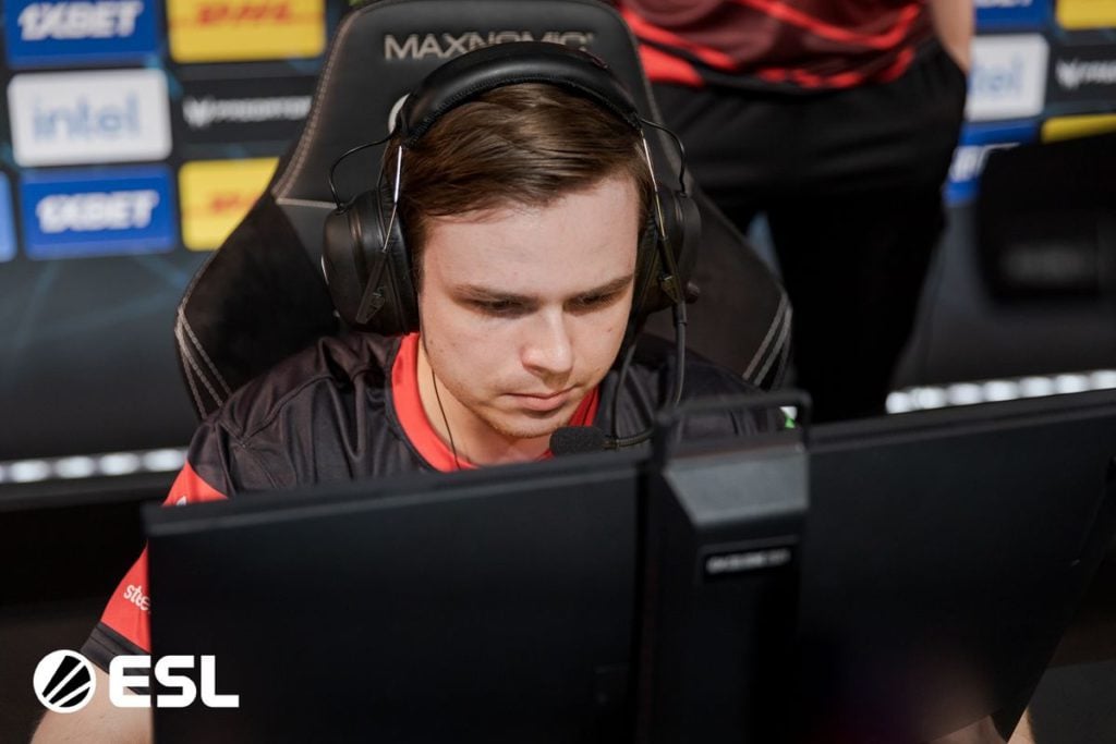 Sjuush CS: GO viewmodel settings. Sjuush crosshair settings.