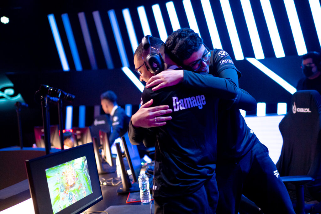 CBLOL: paiN atropela KaBum! e se garante na final