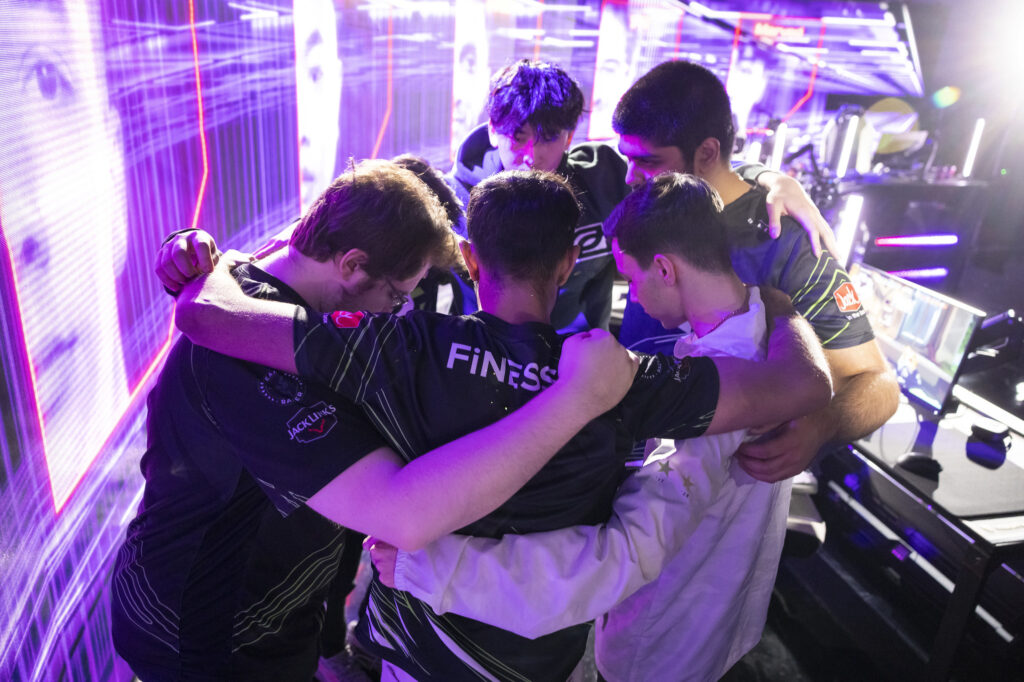 OpTic Victor on Neon: “I rely heavily on my teammates to create space for me, their util allows me to run in because I know they can’t kill me because we’re using utility on these spots”