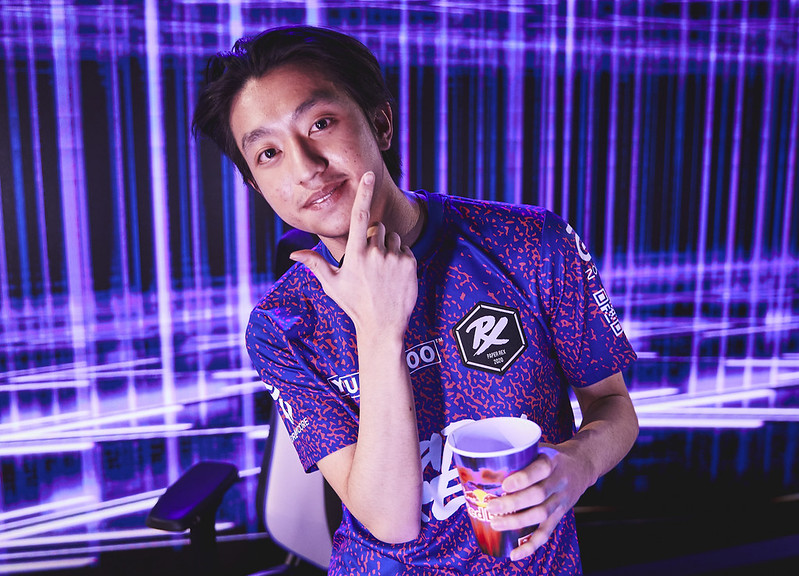 Forsaken's crosshair settings and Valoran crosshair settings.