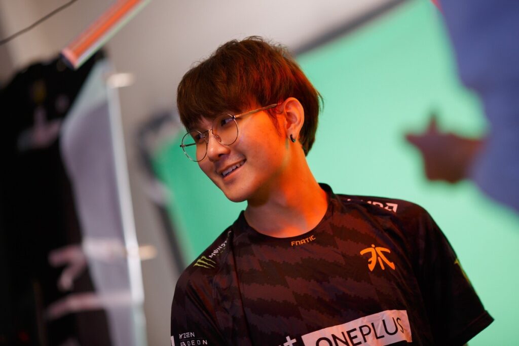 Fnatic soar ahead of T1 and BOOM Esports after a third consecutive win in SEA DPC
