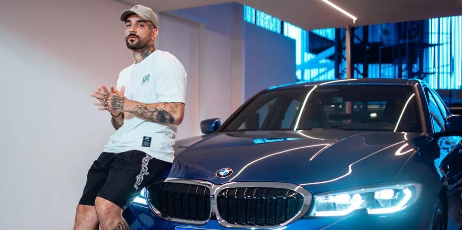 brTT é assaltado em frente a sua residência e tem carro levado