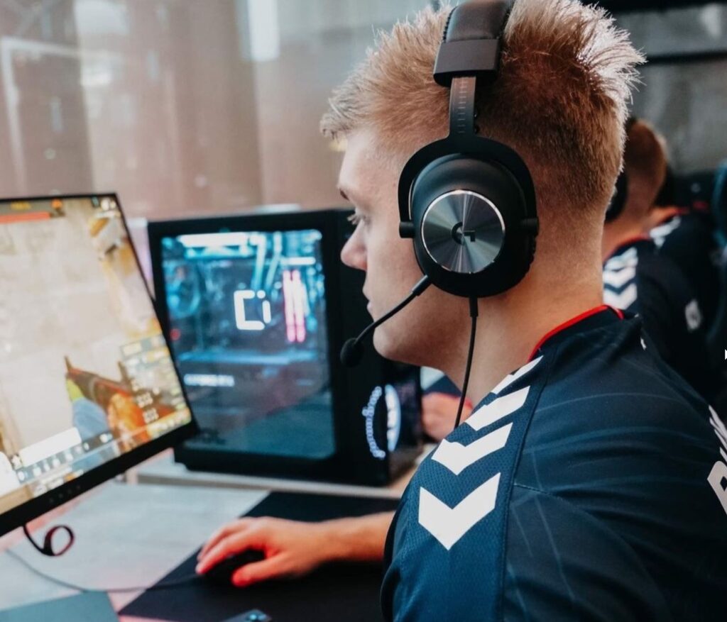 BlameF CS: GO crosshair and viewmodel settings