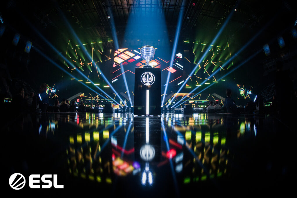 ESL One Stockholm Day 1: Cosplays, heartbreak, and incredible plays as crowds return to Dota 2 tournaments