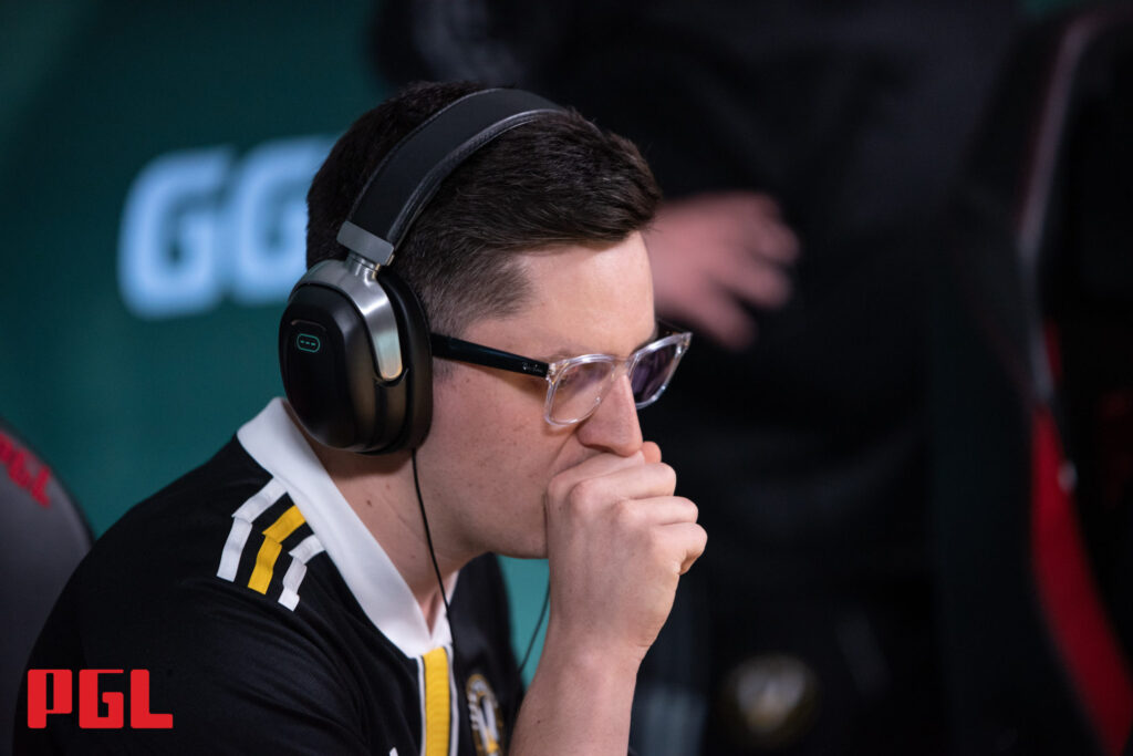 ApEX’s CS: GO crosshair and viewmodel settings