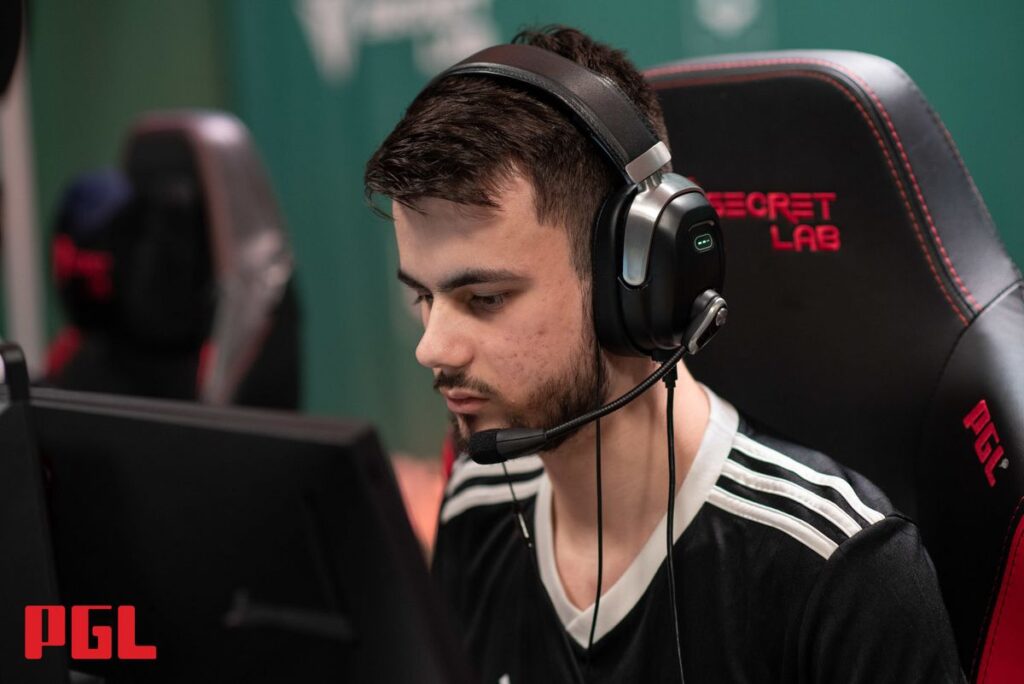 Misutaaa CS: GO crosshair and viewmodel settings