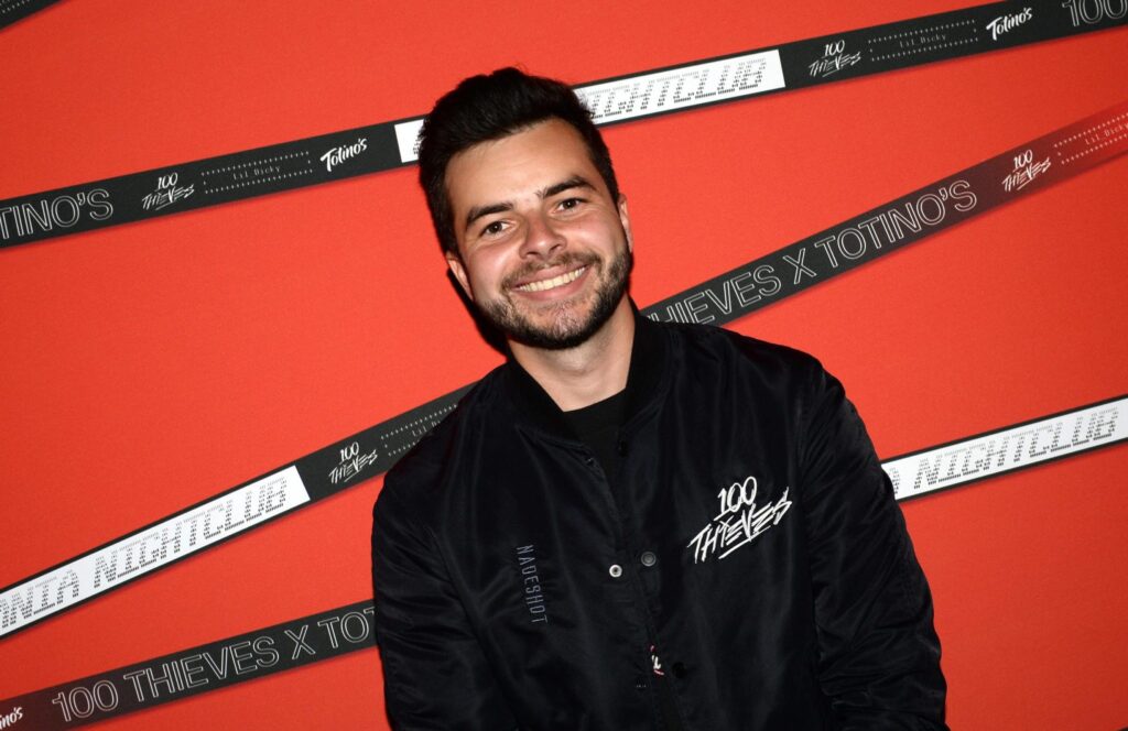 Nadeshot doa 150 subs para streamer de VALORANT, que se emociona
