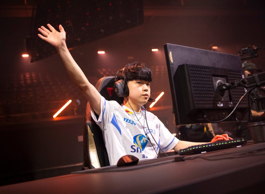 Stax Valorant settings: Crosshair, keybind and video settings