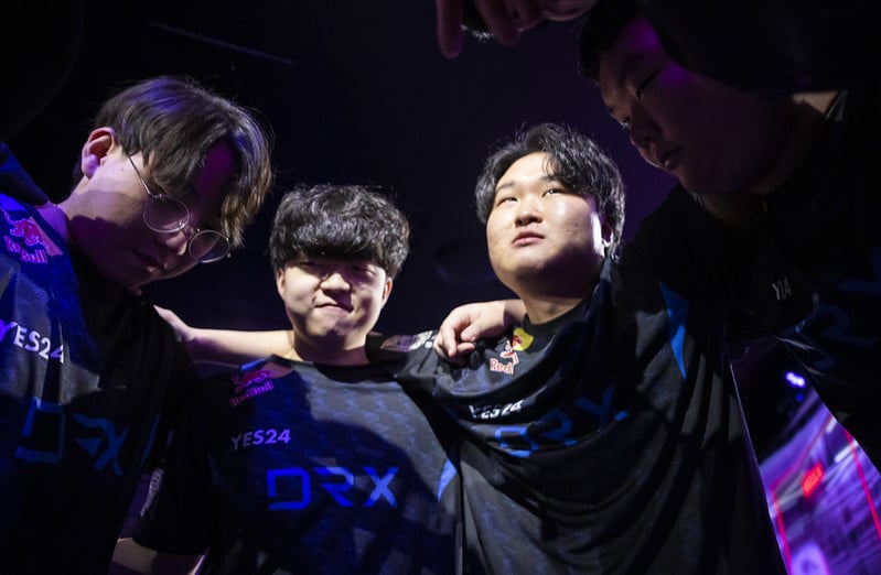 The DRX Valorant team in a huddle featuring Stax, BuZz, Zest and more.