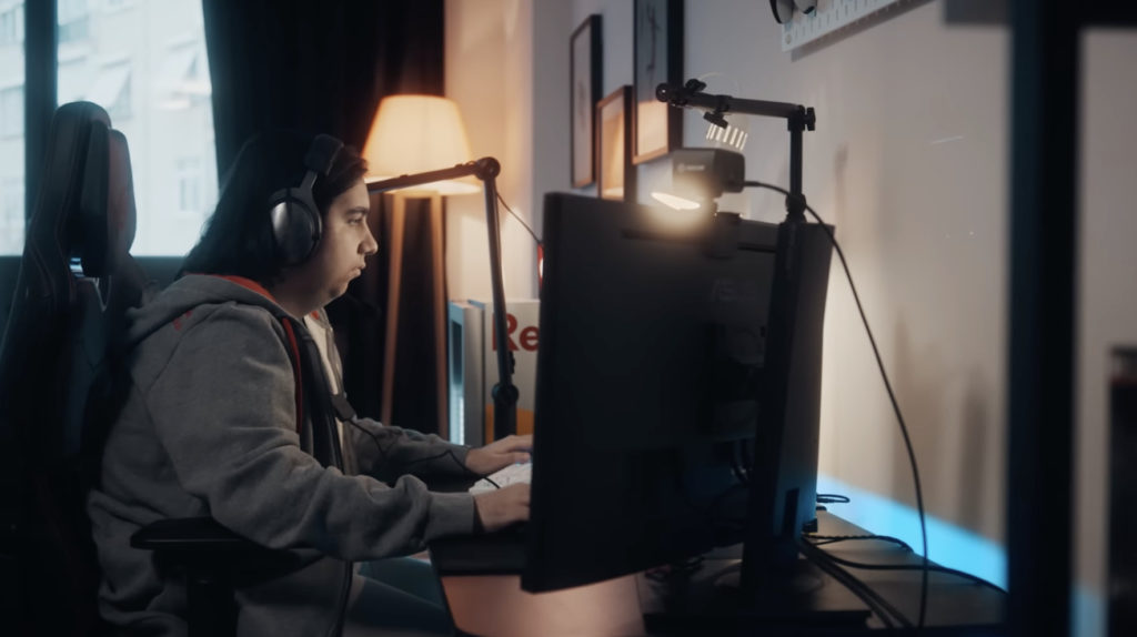 CNed playing Valorant