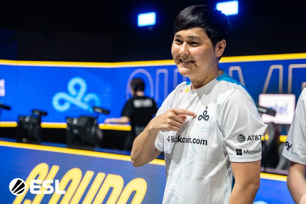 Hobbit pointing out the Cloud9 logo in his jersey.
