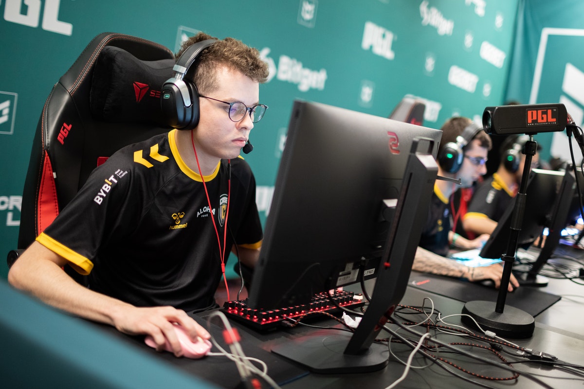 Case move f4stzin para o banco de reservas