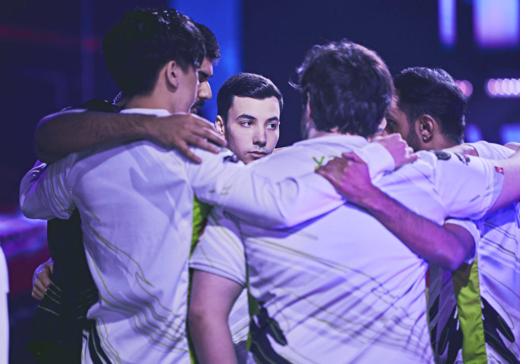 Optic Crashies meeting with his team in the VCT Masters Reykjavik finals 