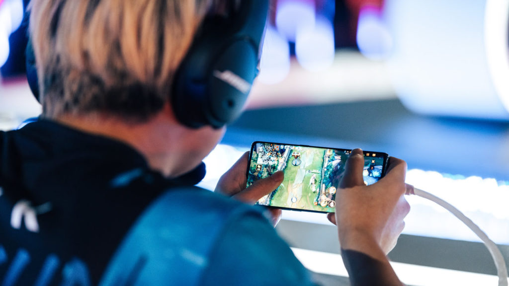 Player competing in Wild Rift during an esports competition. 