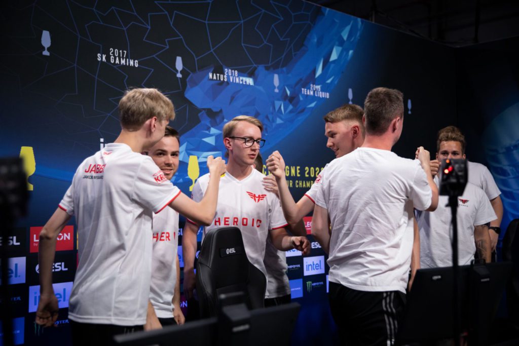 Heroic players high five each other after a win at IEM Cologne 2022